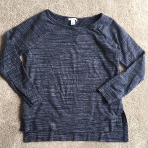 3/$15 Stretchy heavyweight split side top